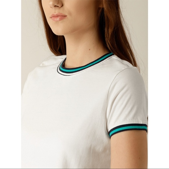UNITED COLORS OF BENETTON
Women White Solid Cropped Round Neck T-shirt S - Picture 2 of 11